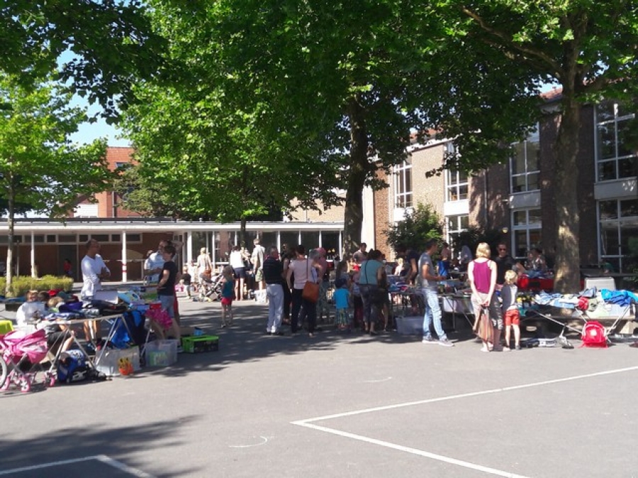 Gemütlicher Flohmarkt an der Brüder-Grimm-Schule